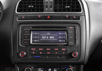 Подержанный автомобиль Volkswagen Polo Sedan 2013 года (14 фото)