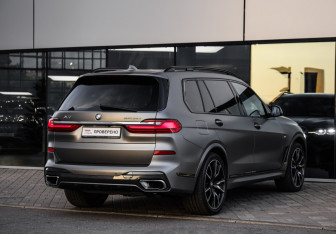 Подержанный автомобиль BMW X7 2021 года (6 фото)