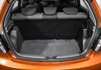 Подержанный автомобиль Kia Rio Hatchback 2011 года (18 фото)