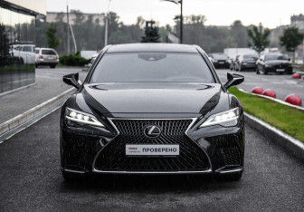 Подержанный автомобиль Lexus LS 2021 года (4 фото)
