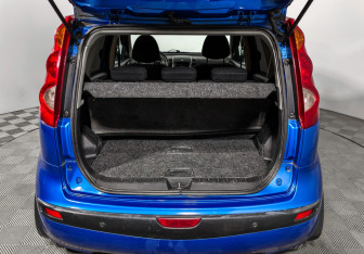 Подержанный автомобиль Nissan Note 2007 года (19 фото)