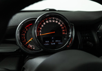 Подержанный автомобиль MINI Hatch 2021 года (12 фото)