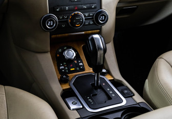 Подержанный автомобиль Land Rover Discovery 2011 года (13 фото)