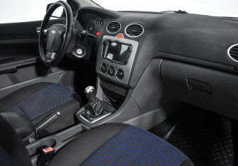 Подержанный автомобиль Ford Focus Sedan 2007 года (13 фото)
