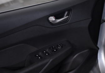 Подержанный автомобиль Hyundai Solaris Sedan 2019 года (19 фото)