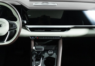 Подержанный автомобиль Geely Monjaro 2023 года (14 фото)