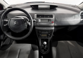 Подержанный автомобиль Citroen C4 Hatchback 2010 года (15 фото)
