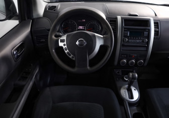 Подержанный автомобиль Nissan X-Trail 2013 года (9 фото)