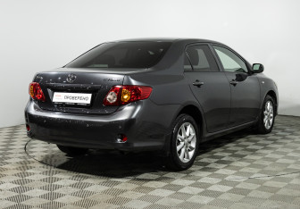 Подержанный автомобиль Toyota Corolla Sedan 2008 года (5 фото)
