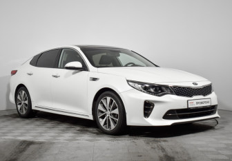 Подержанный автомобиль Kia K5 2017 года (3 фото)