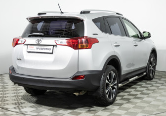 Подержанный автомобиль Toyota RAV4 2014 года (5 фото)