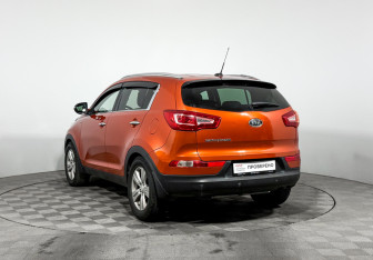 Подержанный автомобиль Kia Sportage 2011 года (7 фото)