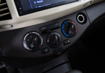 Подержанный автомобиль Nissan Micra Hatchback 2008 года (13 фото)