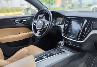 Подержанный автомобиль Volvo V60 Cross Country 2019 года (25 фото)