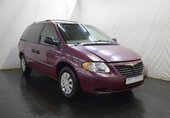 Подержанный автомобиль Chrysler Voyager 2002 года (3 фото)