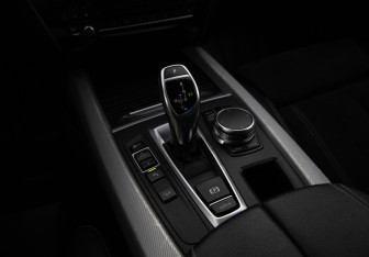 Подержанный автомобиль BMW X5 2017 года (15 фото)