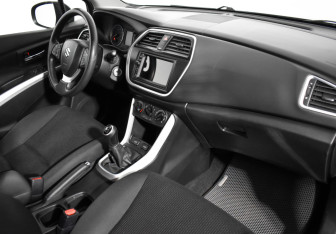 Подержанный автомобиль Suzuki SX4 Hatchback 2017 года (12 фото)