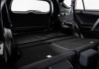 Подержанный автомобиль Toyota RAV4 2018 года (20 фото)
