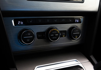 Подержанный автомобиль Volkswagen Passat Sedan 2016 года (17 фото)