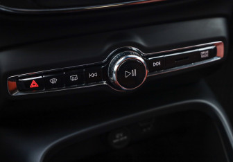 Подержанный автомобиль Volvo XC40 2021 года (21 фото)