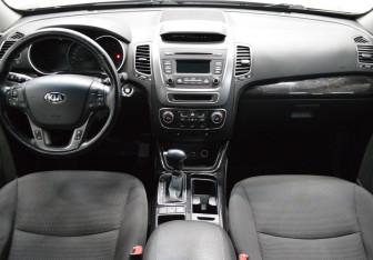 Подержанный автомобиль Kia Sorento 2017 года (14 фото)