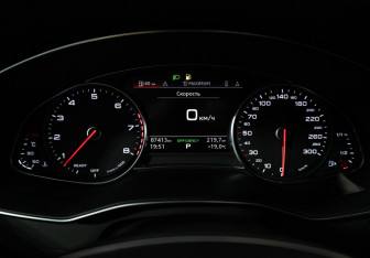 Подержанный автомобиль Audi A7 2018 года (12 фото)