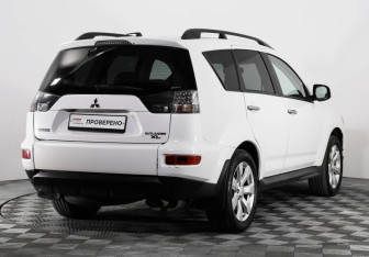 Подержанный автомобиль Mitsubishi Outlander 2010 года (5 фото)