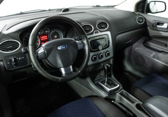 Подержанный автомобиль Ford Focus Hatchback 2007 года (11 фото)