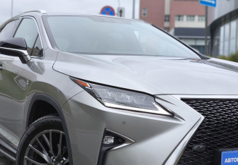 Подержанный автомобиль Lexus RX 2018 года (11 фото)