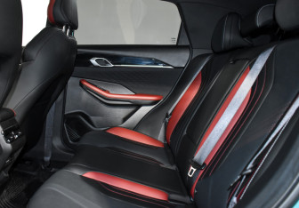 Подержанный автомобиль Geely Coolray 2024 года (12 фото)
