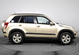 Подержанный автомобиль Suzuki Grand Vitara 2010 года (4 фото)
