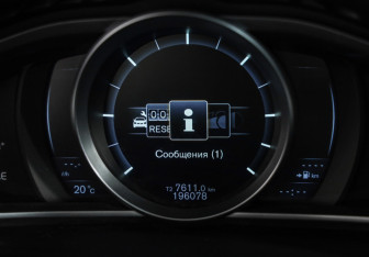 Подержанный автомобиль Volvo V40 Cross Country 2014 года (10 фото)