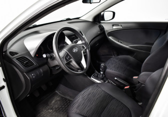 Подержанный автомобиль Hyundai Solaris Hatchback 2015 года (9 фото)