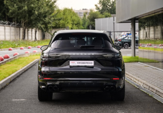 Подержанный автомобиль Porsche Cayenne 2019 года (7 фото)