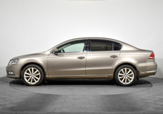 Подержанный автомобиль Volkswagen Passat Sedan 2011 года (8 фото)