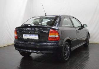 Подержанный автомобиль Opel Astra Hatchback 2003 года (5 фото)
