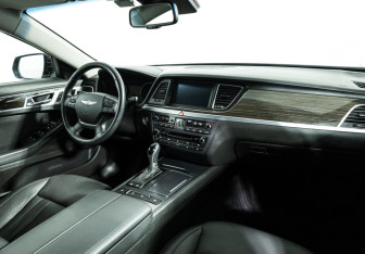 Подержанный автомобиль Hyundai Genesis 2015 года (9 фото)