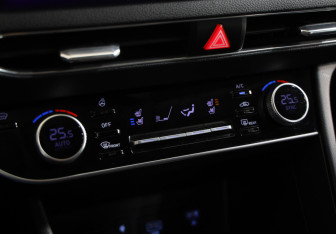 Подержанный автомобиль Hyundai Sonata 2023 года (14 фото)