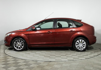 Подержанный автомобиль Ford Focus Hatchback 2008 года (8 фото)
