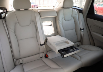 Подержанный автомобиль Volvo XC60 2021 года (24 фото)