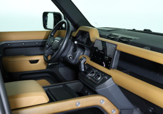 Подержанный автомобиль Land Rover Defender Suv 2023 года (10 фото)
