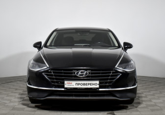 Подержанный автомобиль Hyundai Sonata 2021 года (2 фото)