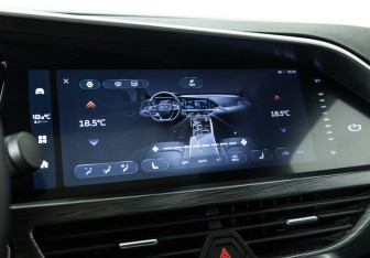 Подержанный автомобиль Geely Tugella 2023 года (25 фото)