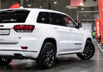 Подержанный автомобиль Jeep Grand Cherokee 2019 года (8 фото)