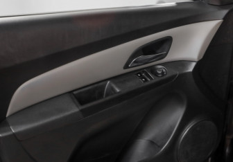 Подержанный автомобиль Chevrolet Cruze Sedan 2013 года (16 фото)
