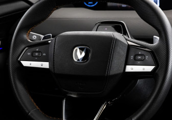 Подержанный автомобиль Changan UNI-V 2024 года (15 фото)