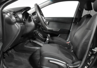 Подержанный автомобиль Kia Rio Sedan 2011 года (10 фото)