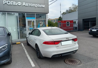 Подержанный автомобиль Jaguar XF Sedan 2018 года (3 фото)