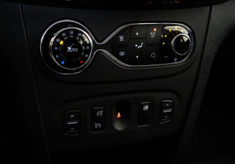 Подержанный автомобиль Renault Sandero 2018 года (13 фото)