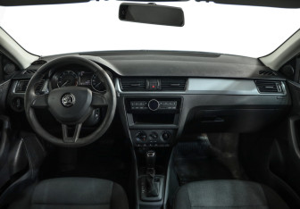 Подержанный автомобиль Skoda Rapid Liftback 2017 года (9 фото)